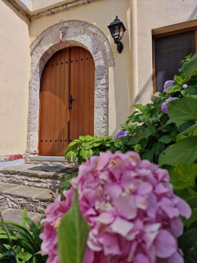 Palorto Traditional Hotel Gjirokastër Esterno foto