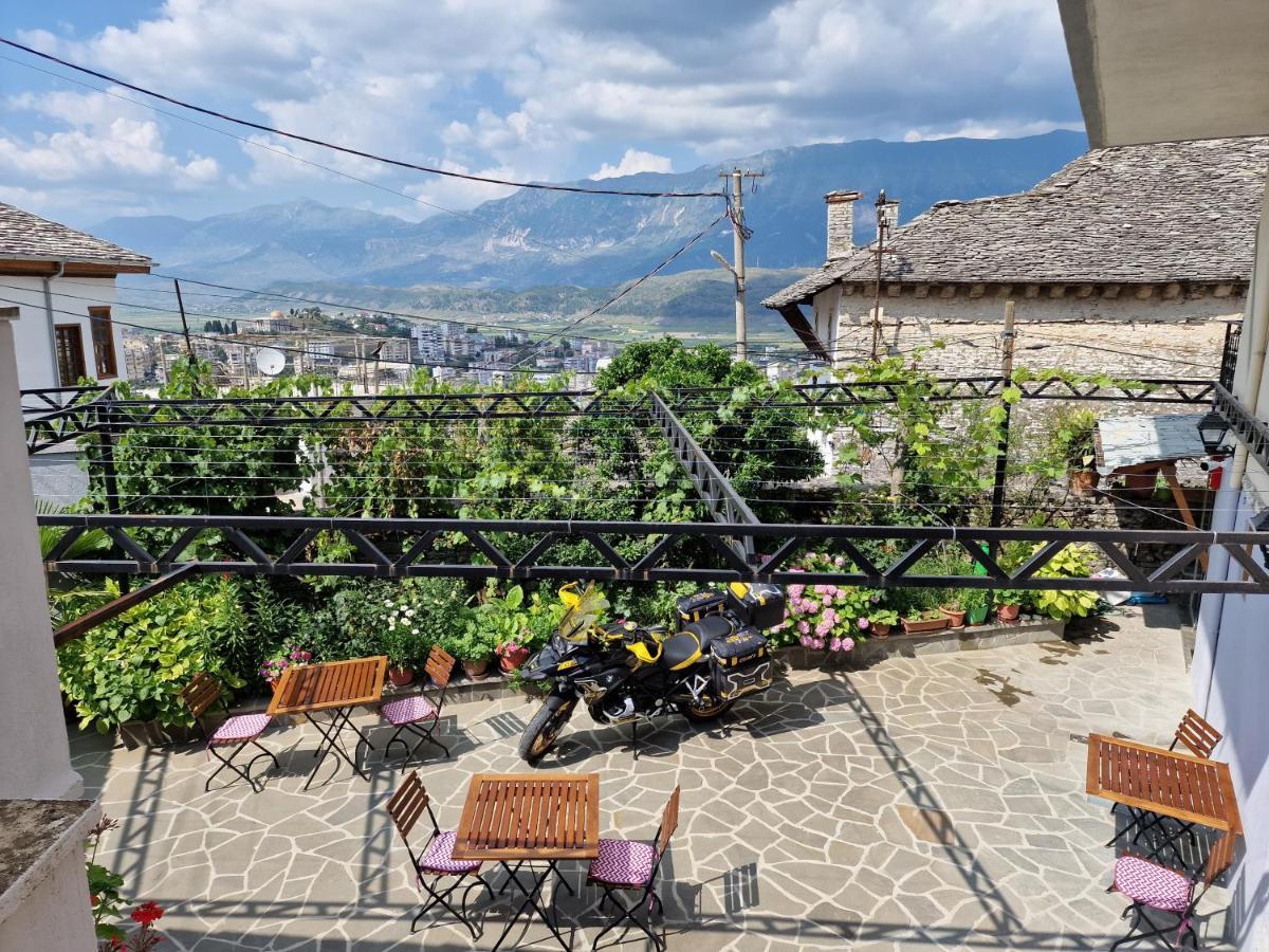Palorto Traditional Hotel Gjirokastër Esterno foto